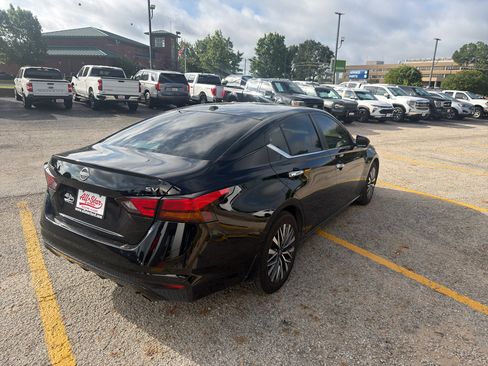 Used 2024 Nissan Altima 2.5 SV w/ SV Premium Package FWD image 5