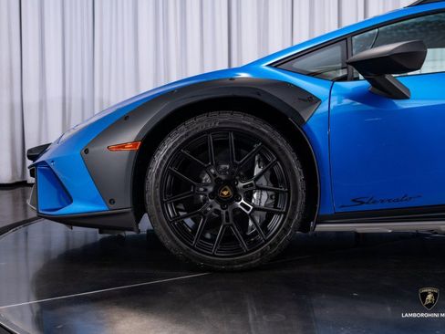 Used 2024 Lamborghini Huracan Sterrato image 14