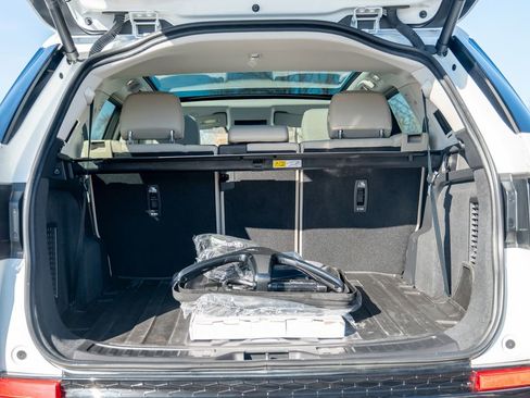 Certified 2024 Land Rover Discovery Sport S image 38