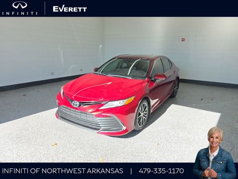Used 2021 Toyota Camry XLE image 1