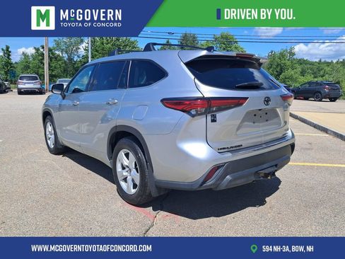Used 2022 Toyota Highlander LE AWD/4WD image 7