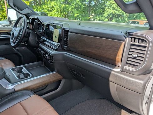 Used 2025 Chevrolet Silverado 2500 High Country w/ High Country Premium Package AWD/4WD image 31