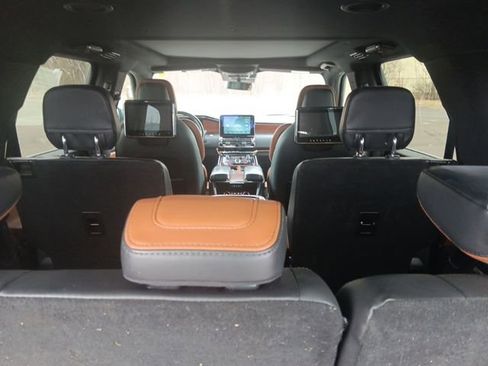 Used 2020 Lincoln Navigator Reserve image 14