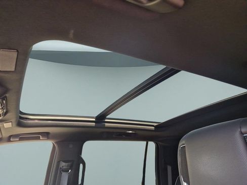New 2025 Cadillac Escalade ESV Sport w/ LPO, Floor Liner Package AWD/4WD image 19