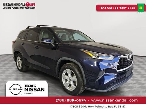 Used 2021 Toyota Highlander L FWD image 1