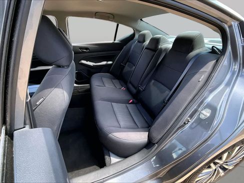 Used 2025 Nissan Altima 2.5 SV FWD image 17