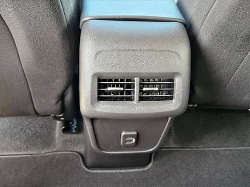 Used 2024 Chevrolet Equinox LT FWD image 17