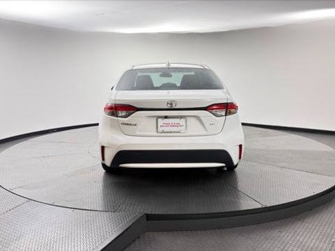 Used 2021 Toyota Corolla LE FWD image 7