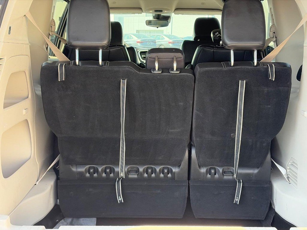 Used 2024 Chrysler Pacifica Touring-L FWD image 5