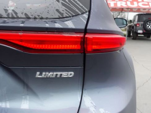 Certified 2024 Toyota Venza Limited image 7