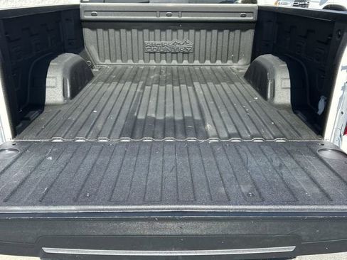 Used 2022 Chevrolet Silverado 1500 High Country w/ Technology Package image 15