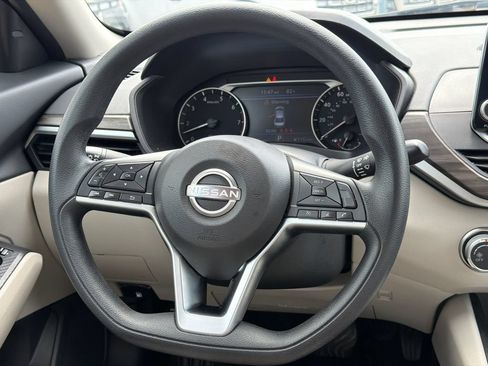 Used 2025 Nissan Altima 2.5 SV FWD image 23