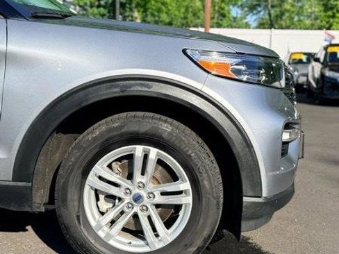 Used 2022 Ford Explorer XLT w/ Equipment Group 202A AWD/4WD image 4
