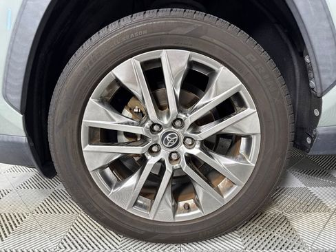 Used 2020 Toyota RAV4 XLE Premium image 18