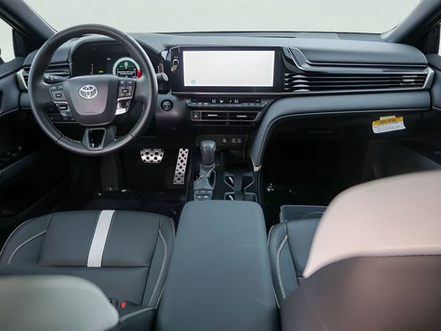 Used 2025 Toyota Camry SE w/ Multimedia Upgrade Package FWD image 29