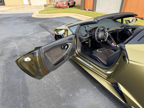 Used 2023 Lamborghini Huracan EVO RWD image 25