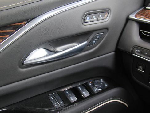 Used 2024 Cadillac Escalade Premium Luxury w/ Performance Package image 15