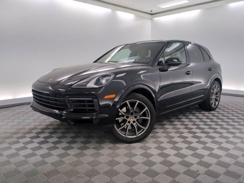 Used 2023 Porsche Cayenne E-Hybrid image 1