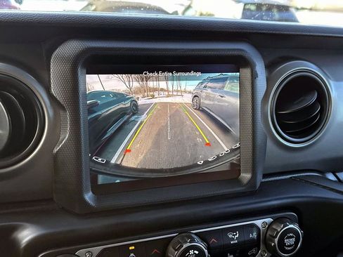 Used 2022 Jeep Wrangler Unlimited Sport image 27