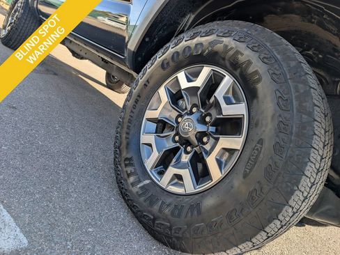 Used 2022 Toyota Tacoma TRD Off-Road w/ TRD Premium Off Road Package image 7