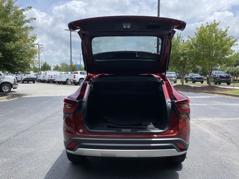 Used 2025 Chevrolet Trax LT w/ Driver Confidence Package FWD image 11