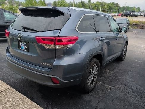 Used 2019 Toyota Highlander XLE AWD/4WD image 9