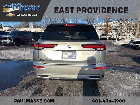 Used 2023 Mitsubishi Outlander SE image 7