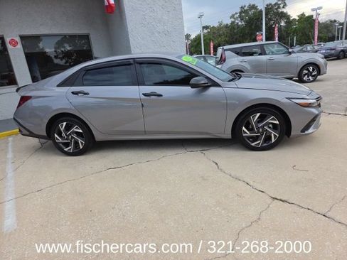 Used 2025 Hyundai Elantra Sport FWD image 2