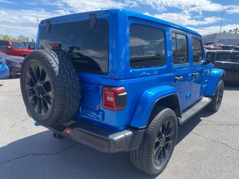 Used 2022 Jeep Wrangler Unlimited Sahara AWD/4WD image 6