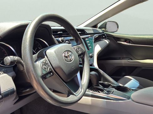 Used 2018 Toyota Camry LE w/ Convenience Package FWD image 25