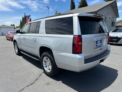 Used 2017 Chevrolet Suburban LT RWD image 4