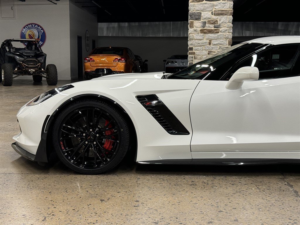 Used 2016 Chevrolet Corvette Z06 w/ 2LZ Preferred Equipment Group RWD image 5