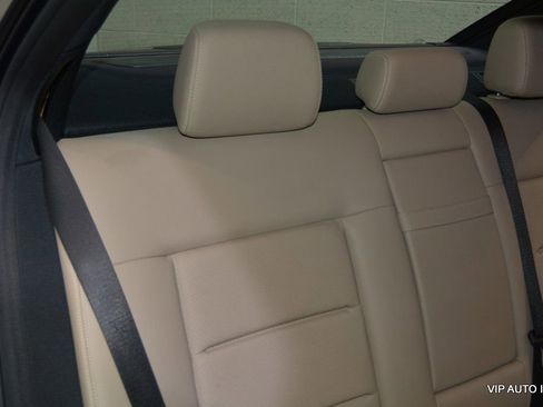 Used 2010 Mercedes-Benz E 350 4MATIC Sedan image 24