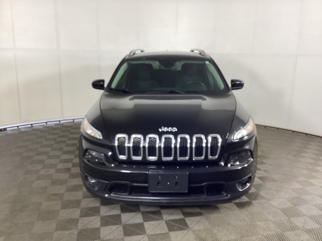 Used 2017 Jeep Cherokee Latitude AWD/4WD image 6