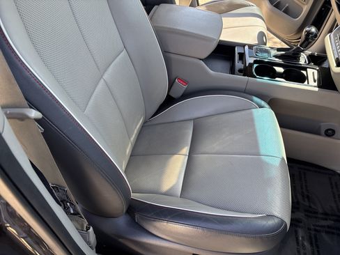 Used 2015 Kia Sedona SX FWD image 20