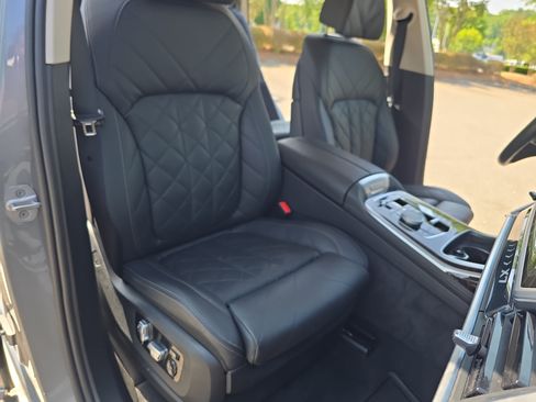 Used 2025 BMW X7 xDrive40i AWD/4WD image 10