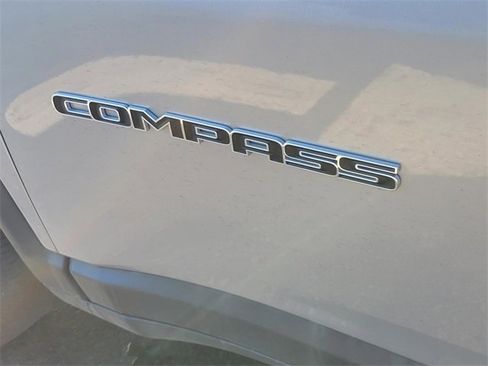 Used 2024 Jeep Compass Limited image 8
