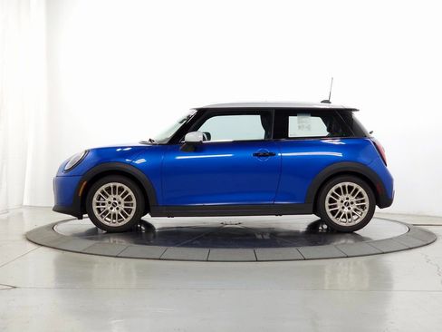 Used 2025 MINI Cooper 2-Door Hardtop FWD image 4