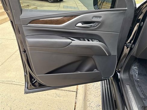 Certified 2024 Cadillac Escalade ESV Sport Platinum image 15