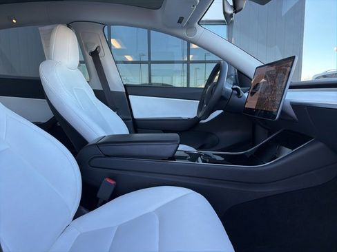 Used 2020 Tesla Model Y Long Range image 12