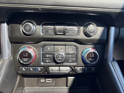 Used 2021 GMC Yukon SLT w/ SLT Premium Package AWD/4WD image 32