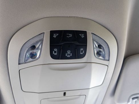 Used 2022 Chrysler Pacifica Touring-L FWD image 23