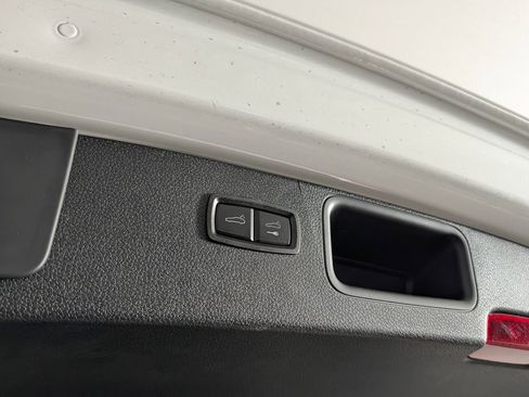 Certified 2026 Porsche Macan AWD/4WD image 18