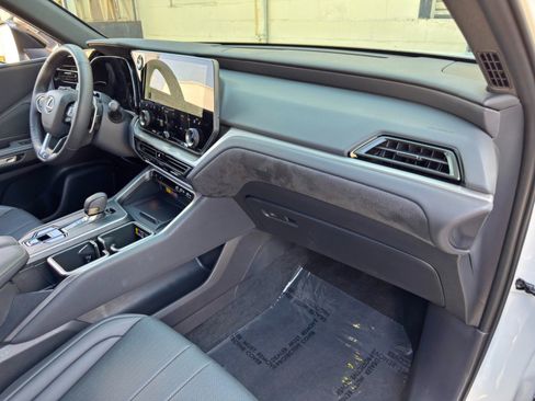 Used 2025 Lexus TX 500h AWD w/ Technology Package image 14