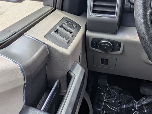 Used 2015 Ford F150 XLT w/ Equipment Group 302A Luxury AWD/4WD image 23