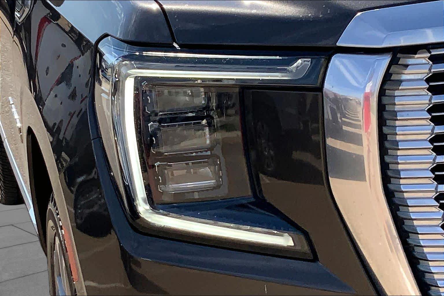Used 2021 GMC Yukon Denali w/ Denali Premium Package AWD/4WD image 27