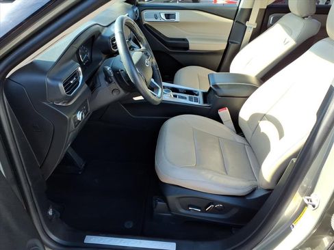 Used 2020 Ford Explorer Limited w/ Class III Trailer Tow Package image 11