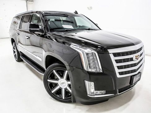 Used 2018 Cadillac Escalade ESV Premium Luxury image 7