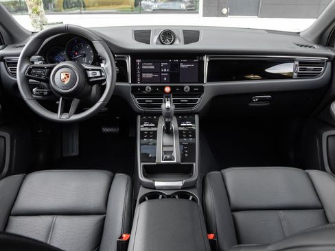 Certified 2026 Porsche Macan AWD/4WD image 12