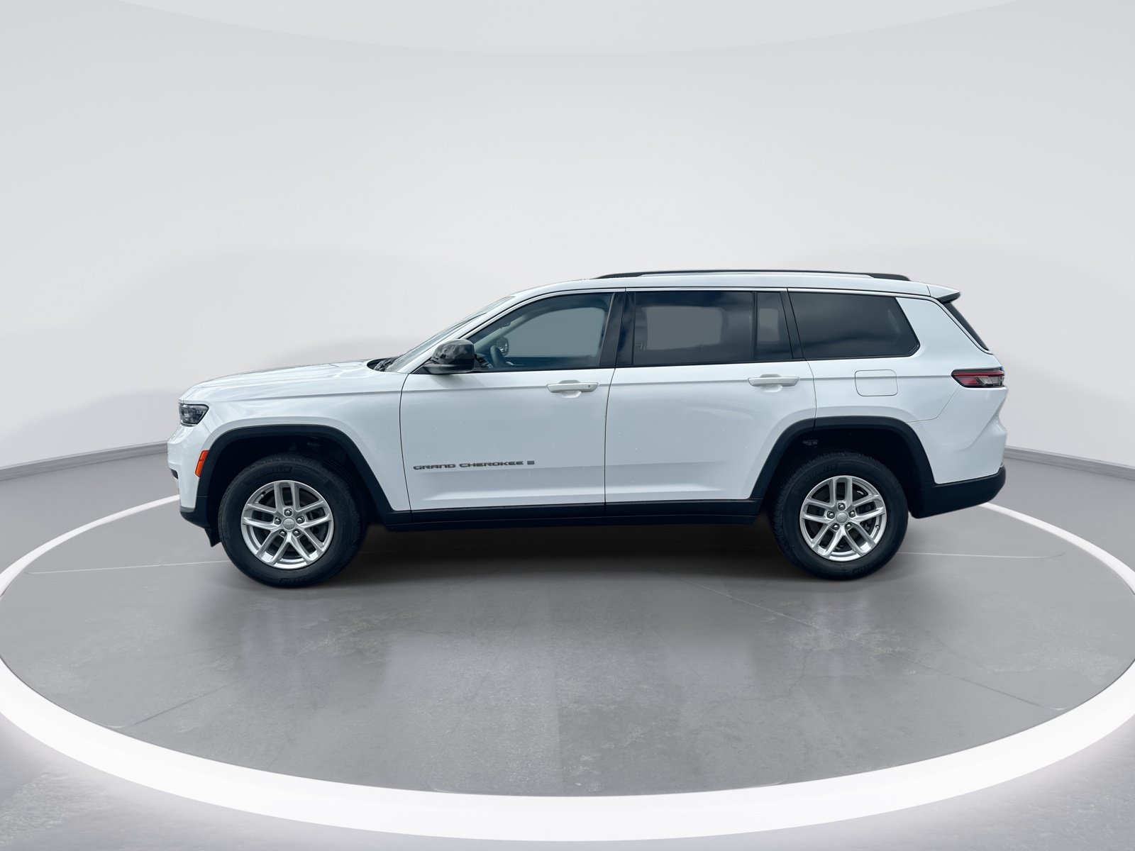 Used 2023 Jeep Grand Cherokee L Laredo AWD/4WD image 6
